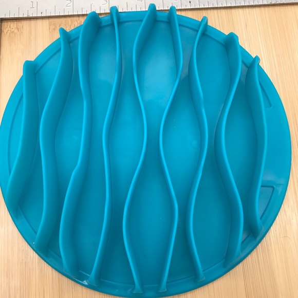 Dougez Fun Pet Feeder NWT Slow Feeder - Picture 4 of 5